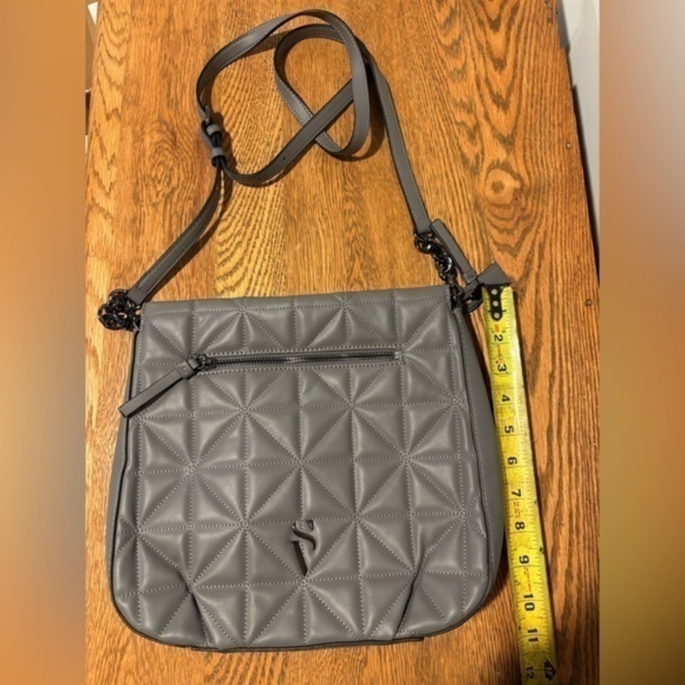 Simply Vera gray crossbody MINT CONDITION